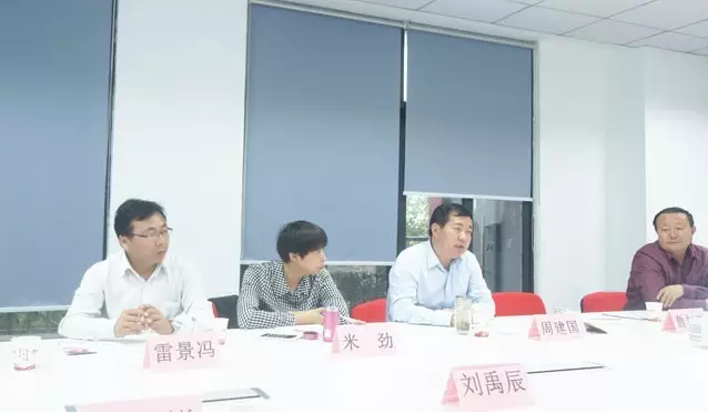 榆林市橫山區(qū)政府區(qū)長(zhǎng)帶隊(duì)考察東方龍商務(wù)平臺(tái),交流委托招商引資戰(zhàn)略合作 榆林市橫山區(qū)政府區(qū)長(zhǎng)帶隊(duì)考察東方龍商務(wù)平臺(tái),交流委托招商引資戰(zhàn)略合作
