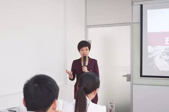 東方龍商務舉行月度工作總結表彰會,六月提質(zhì)提速求突破 東方龍商務舉行月度工作總結表彰會,六月提質(zhì)提速求突破