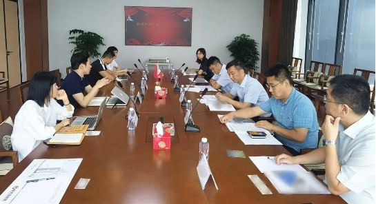 陪同政府園區(qū)赴高端芯片投資選址項目方對接考察，探討項目細(xì)節(jié)，力促合作落實