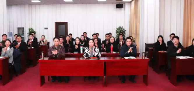 【評估會】東方龍商務舉行項目評估會，25個優(yōu)質項目經(jīng)評估可對接政府園區(qū)，6個全國布點項目涵蓋戰(zhàn)略新興產(chǎn)業(yè)