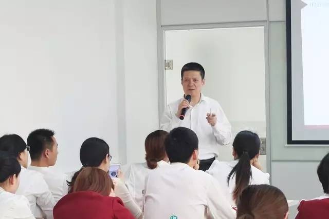 東方龍商務舉行月度工作總結表彰會,六月提質(zhì)提速求突破 東方龍商務舉行月度工作總結表彰會,六月提質(zhì)提速求突破