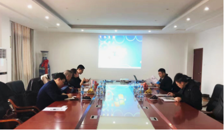 陪同政府園區(qū)對接考察品牌鋰電材料擴(kuò)建生產(chǎn)投資選址項目，互聯(lián)互通，促進(jìn)政企聯(lián)動發(fā)展