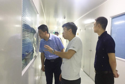 陪同政府園區對接考察高端觸摸屏及蓋板投資選址項目，高效推進項目建設工作