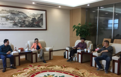陪同政府園區(qū)赴高端包裝戶外型材投資選址項(xiàng)目方對(duì)接考察，加快項(xiàng)目合作步伐