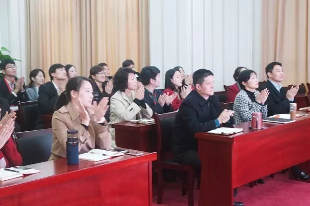 東方龍商務舉行月度工作總結(jié)，并部署下階段工作任務