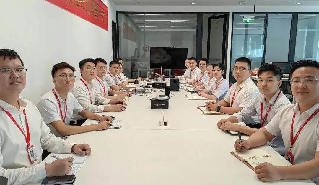 燃情征戰(zhàn)，決勝決戰(zhàn)下半年！東方龍商務(wù)集團成功舉行6-7月份月度總結(jié)會