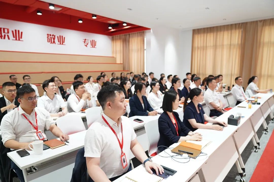 從心出發(fā)，向心而行！東方龍商務集團組織《十年發(fā)展與心性領導力》主題培訓！