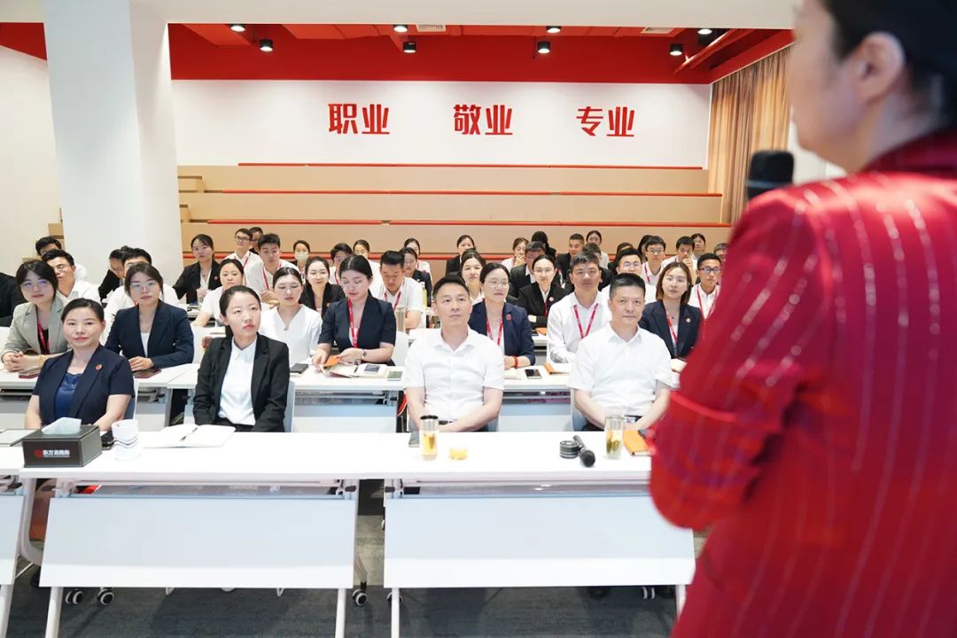 從心出發(fā)，向心而行！東方龍商務集團組織《十年發(fā)展與心性領導力》主題培訓！