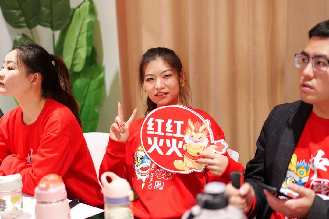 歡慶不止，夢想前行！東方龍商務集團“筑夢十年，有龍則靈”年度盛典圓滿落幕！
