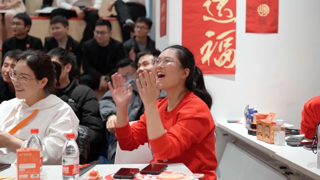 歡慶不止，夢想前行！東方龍商務集團“筑夢十年，有龍則靈”年度盛典圓滿落幕！