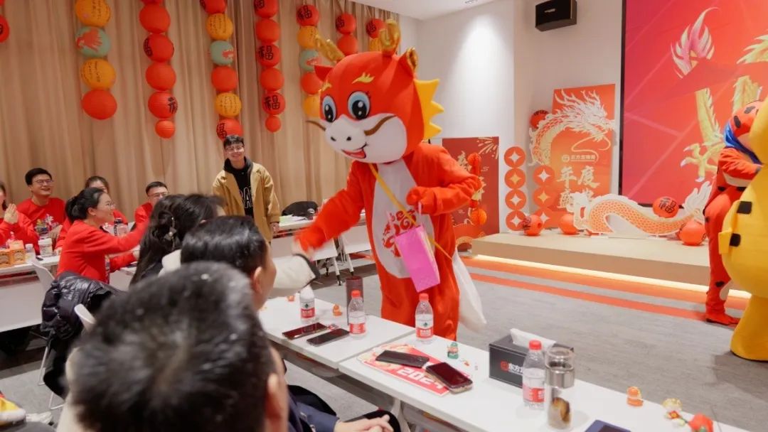 歡慶不止，夢想前行！東方龍商務集團“筑夢十年，有龍則靈”年度盛典圓滿落幕！