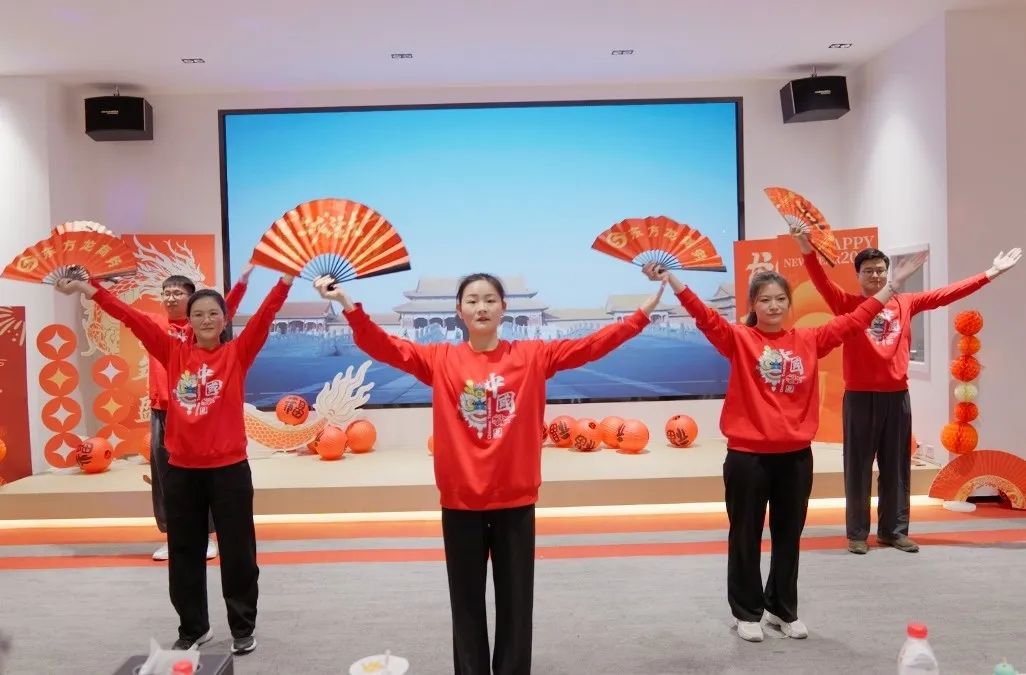 歡慶不止，夢想前行！東方龍商務集團“筑夢十年，有龍則靈”年度盛典圓滿落幕！