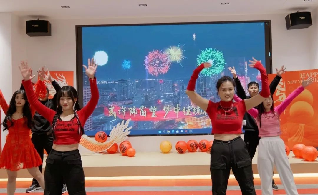 歡慶不止，夢想前行！東方龍商務集團“筑夢十年，有龍則靈”年度盛典圓滿落幕！
