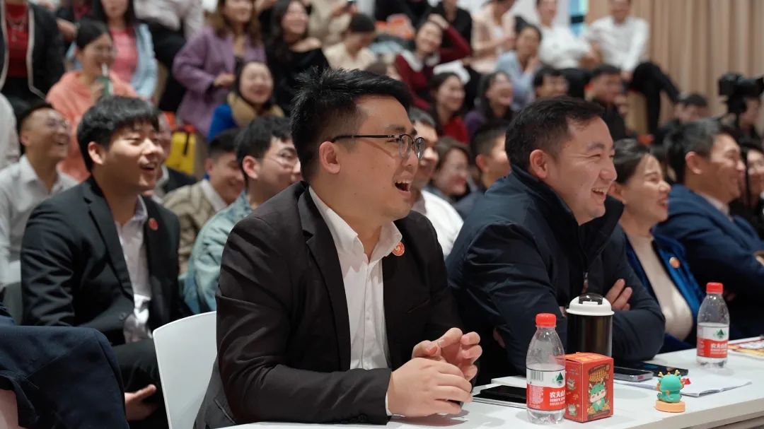 歡慶不止，夢想前行！東方龍商務集團“筑夢十年，有龍則靈”年度盛典圓滿落幕！