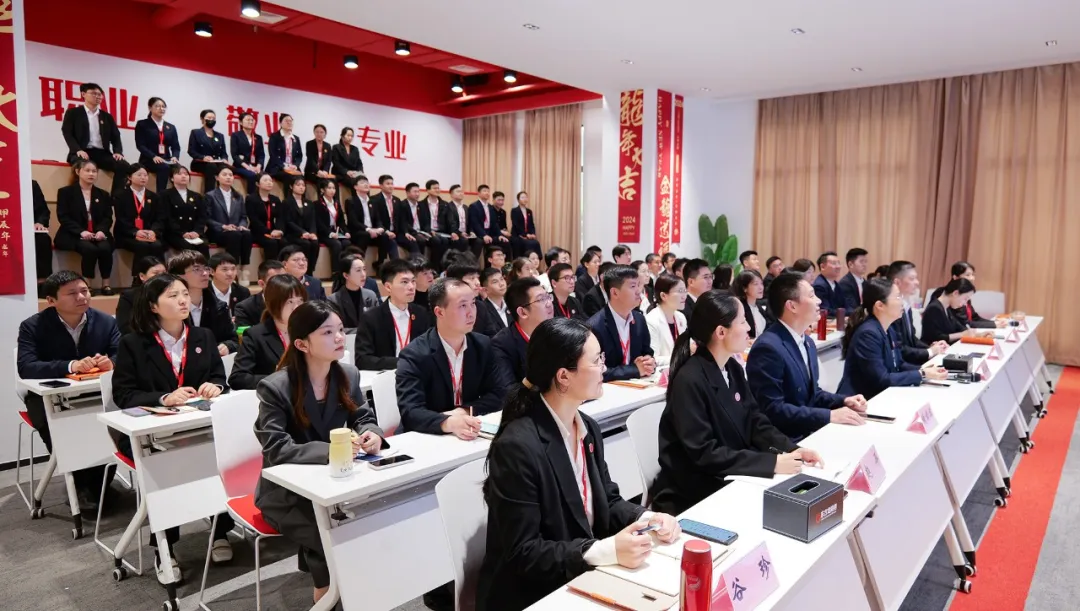 節(jié)前沖刺，含11家上市公司、國(guó)企央企、外資及500強(qiáng)企業(yè)對(duì)外布局項(xiàng)目！4月下旬，集團(tuán)共42個(gè)優(yōu)質(zhì)投資選址項(xiàng)目通過(guò)評(píng)估