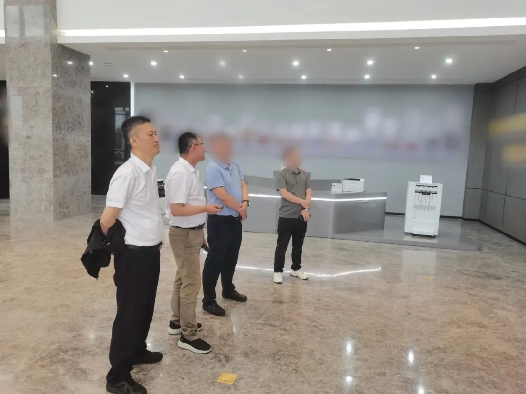為國內(nèi)一線車企供貨，發(fā)展迅速，影響力深厚！專精特新車載液晶顯示模組擴(kuò)建投資選址項(xiàng)目方實(shí)地考察山東某地方政府