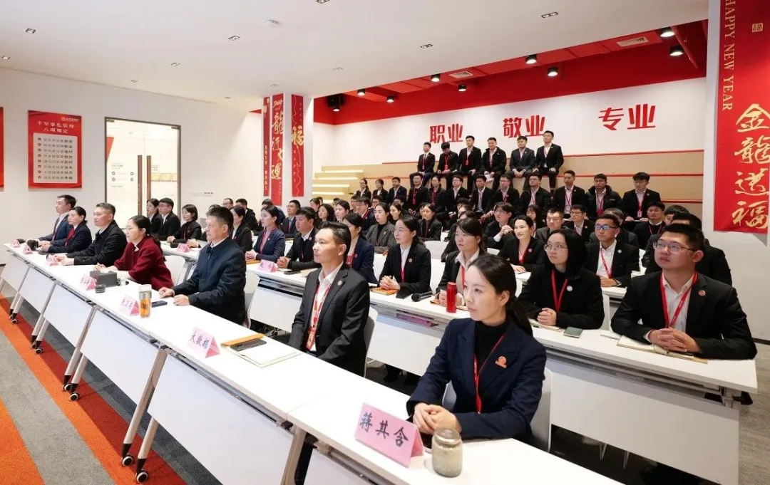 抓牢“項(xiàng)目落地”主線，打好全年“收官戰(zhàn)”！11月下旬，集團(tuán)共35個(gè)優(yōu)質(zhì)投資選址項(xiàng)目通過評(píng)估