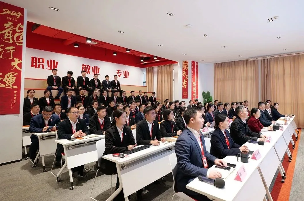 抓牢“項(xiàng)目落地”主線，打好全年“收官戰(zhàn)”！11月下旬，集團(tuán)共35個(gè)優(yōu)質(zhì)投資選址項(xiàng)目通過評(píng)估