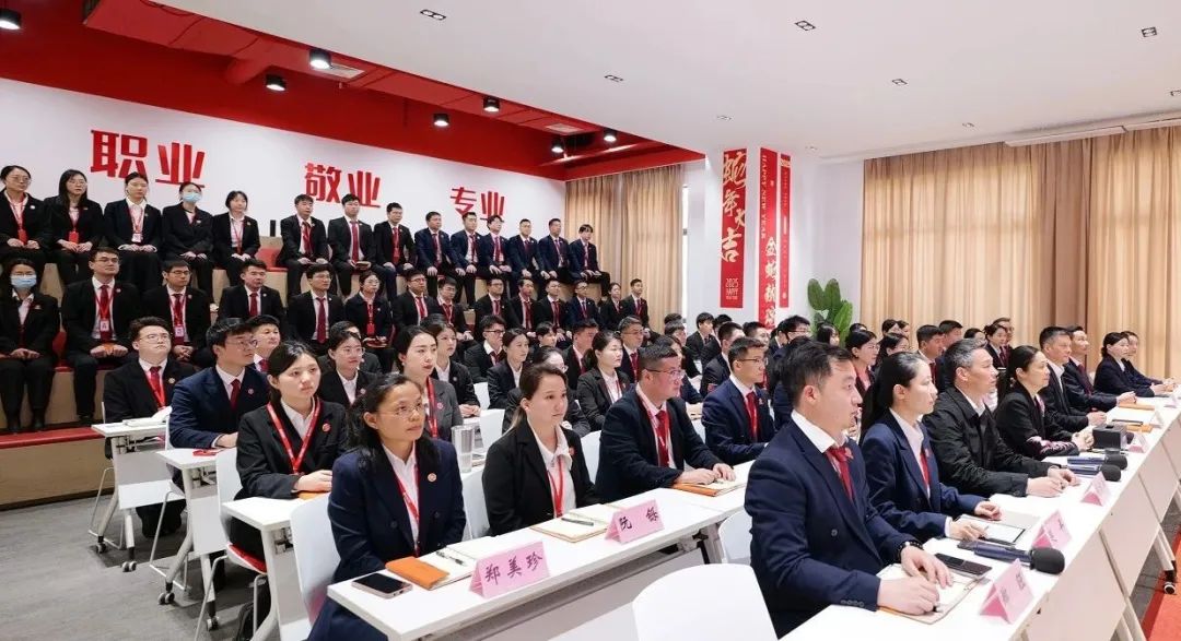 上海東方龍商務集團召開一季度“開門紅”總結(jié)表彰暨“奔跑二季度”競賽動員會