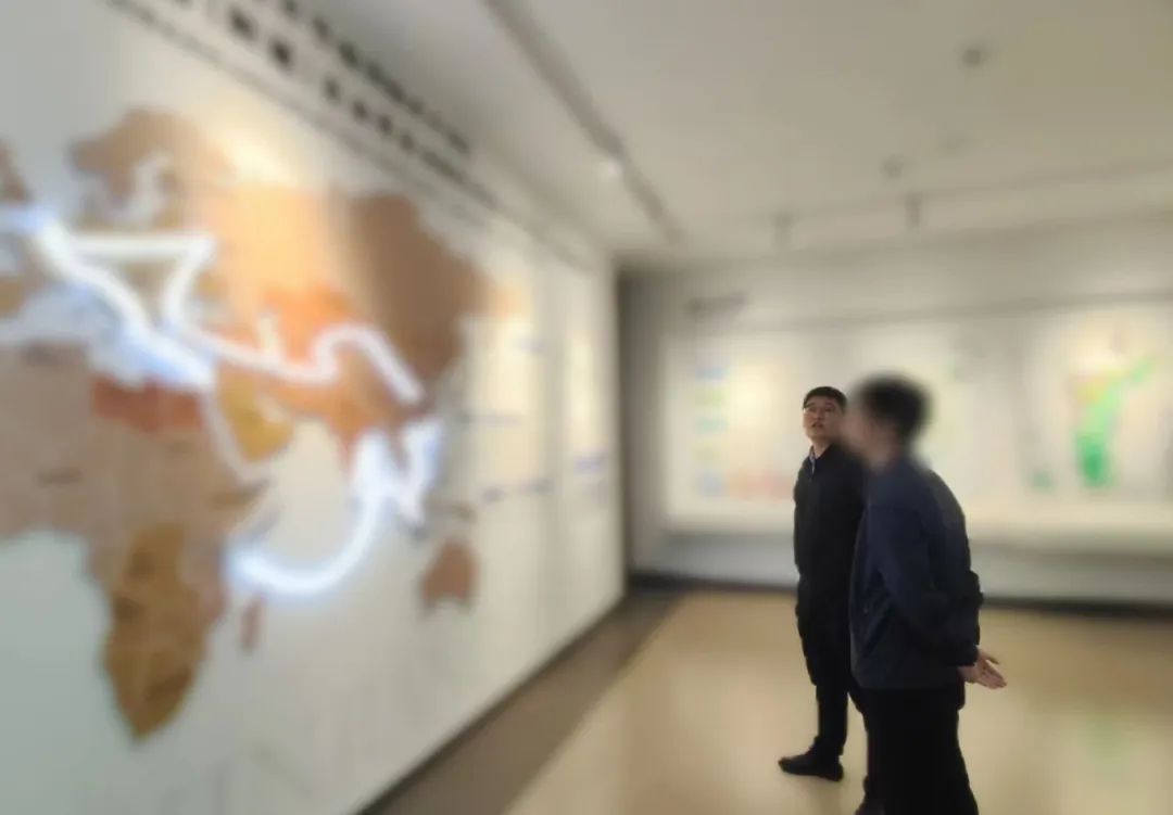 產(chǎn)品出口量大，市場(chǎng)前景廣！小巨人光學(xué)儀器生產(chǎn)擴(kuò)建投資選址項(xiàng)目方反向考察新疆某地方政府